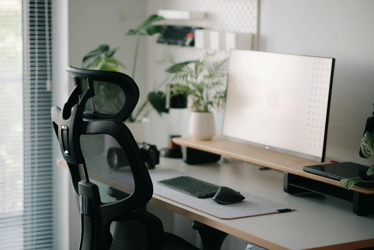 Cómo organizar un espacio de trabajo en casa cómodo y productivo